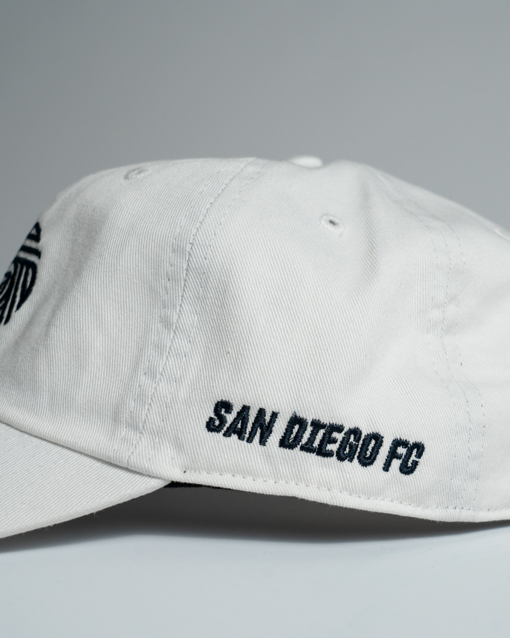 The Flow M&N Dad Cap in White